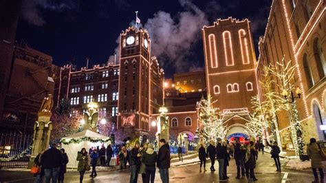 start  holidays  dazzling anheuser busch brewery lights