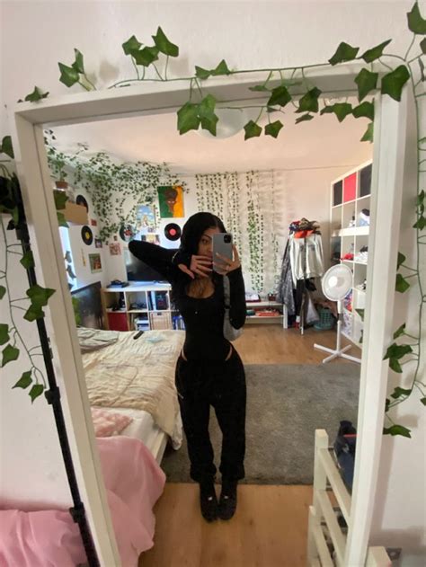 Pin By Di Min On Me Latina Fashion Outfits Latina Outfit Simple Trendy Outfits