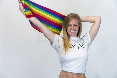 Una Hermosa Mujer LGBT Mostrando Orgullo Gay Foto De Archivo Imagen De Atractivo Diverso