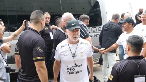 Matheuzinho e sem Veríssimo Corinthians faz treino aberto antes da