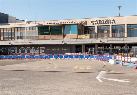 Catania Airport: Terminals, Parking, Lounges & Nearby Hotels