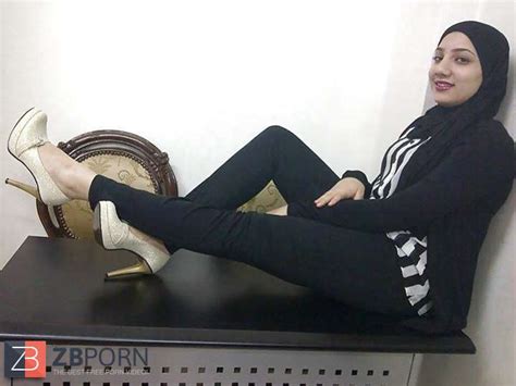 Hijab Red Hot Jaw Dropping ZB Porn