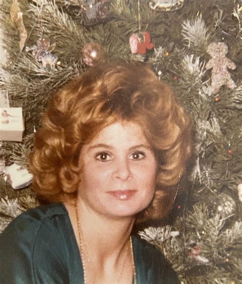 My Aunt Pattie’s iconic hair circa 1980 : r/OldSchoolCool