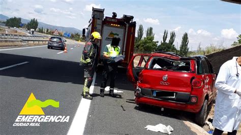 Tres Heridos Dos De Ellos Graves Tras La Salida De V A De Un Veh Culo