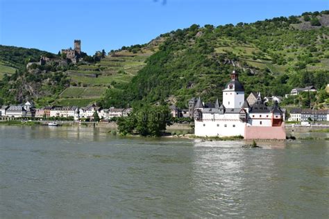 Pfalzgrafenstein En El Rinoceronte Con Gutenfels En Las Colinas Sobre