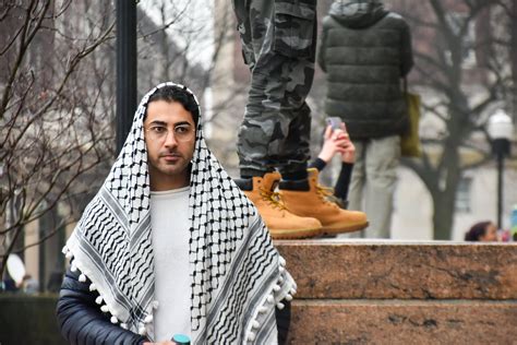 Sen. Peter Welch (D-Vt.) meets with Mohsen Mahdawi, GS ’25, in Vermont