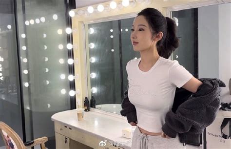 Hot girl đưa Ngô Diệc Phàm vào tù liên tục vướng scandal