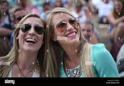 Anna Rowe And Nicole Mears On Murray Mount Watch Andy Murray Playing On