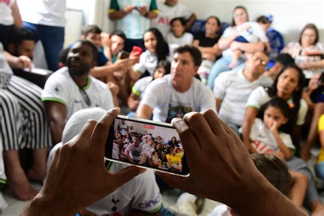 A Gazeta Família festeja em Nova Venécia a convocação de Richarlison