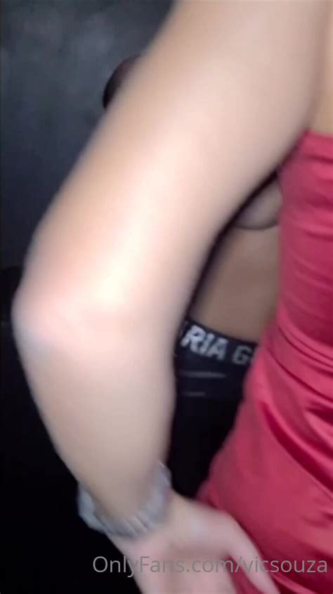 Glory Hole Two Hot Chicks Getting Off On Strangers Cocks Cnn Amador