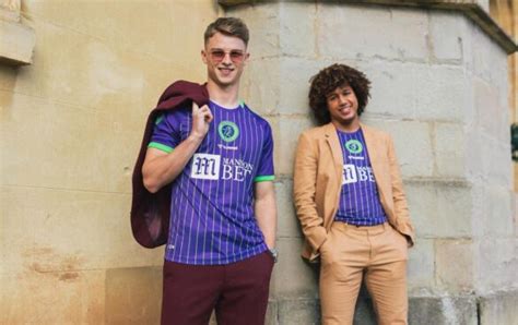 Nova Terceira Camisa Do Bristol City 2021 2022 Hummel MDF