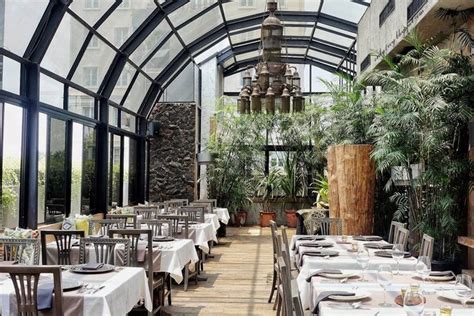 restoran khas indonesia  seru    jakarta travel kita