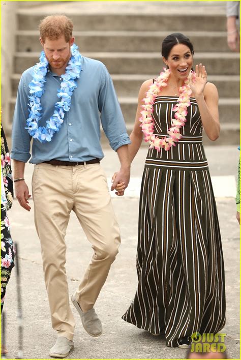 Meghan Markle And Prince Harry Go Barefoot At Bondi Beach In Australia