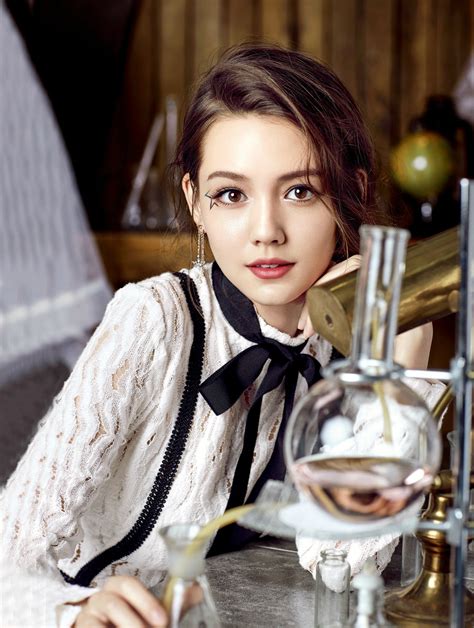 Hot girl vốn đã xinh lại còn là con lai nữa thì chịu sao nổi