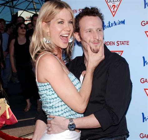 46 Jenna Elfman S Bikini Legs Butt Ass Pics Gallery HOT PHOTO CELEBRITY 2012