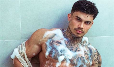 Produtor gay for pay expõe dono de casa alugada no Airbnb Preconceito meu trabalho Pheeno