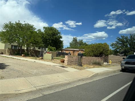 Ronnie - REA75_Balika Natural Building The wall that spoke in soil. On