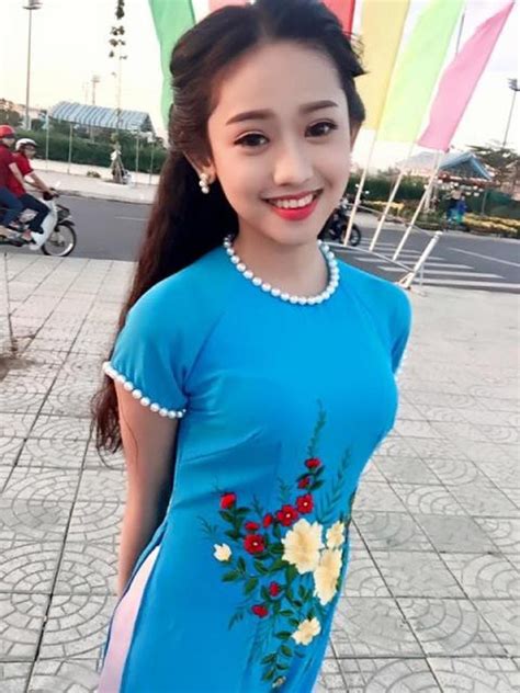 Các hot girl vòng 1 cứ ngày càng phổng phao đẫy đà