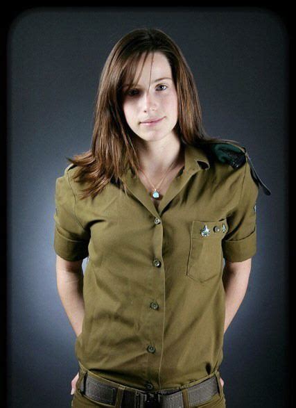 Những hot girl của quân đội các nước trên thế giới