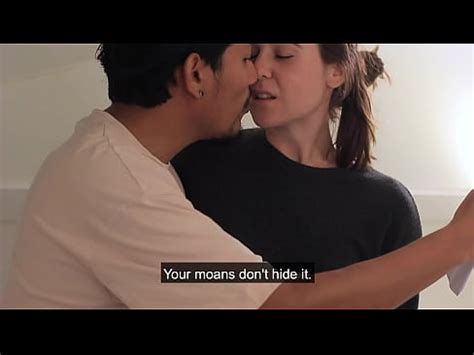 Los primos juegan en el baño y terminan follando XVIDEOS