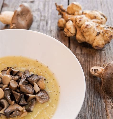 Vellutata Di Topinambur Con Funghi Basilico Secco