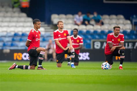 Manchester United To Continue Taking Knee Against Racism