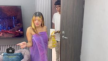 Chica Rubia Latina Paga Con Sexo Anal A Joven Mensajero Y La Folla Duro A Escondidas De Su