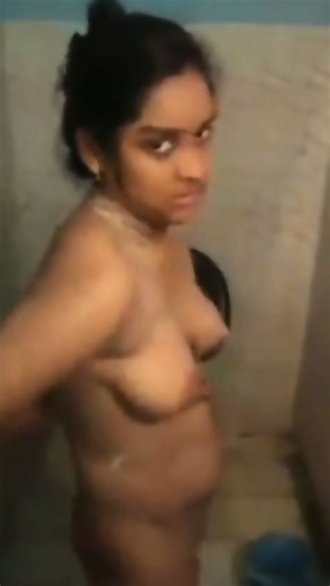 Horny Husband Secretly Filmed Her Wife During Bathing