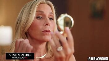 MILFY Curvy Blonde MILF Ainslee Seduces Delivery Guy In MILFY Debut XVIDEOS