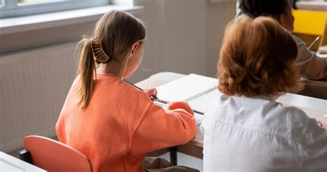 Związki zawodowe oceniają zmiany w edukacji Co mówią o podwyżkach dla