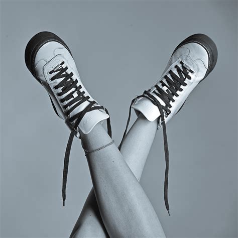 V I I — Nothing but Shoes - A shoe portrait