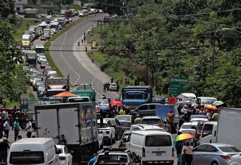 Siguen las protestas y bloqueos en Panamá pese al acuerdo para bajar