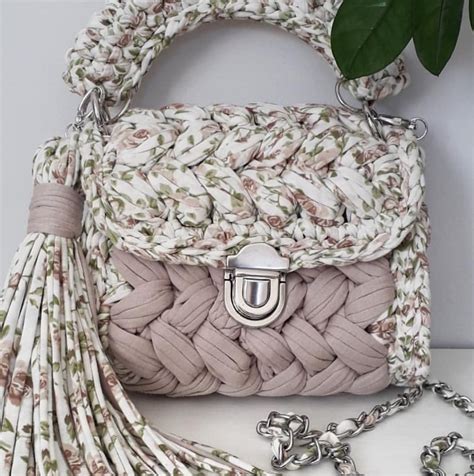 Сумка зефирка из трикотажной пряжи | Crochet handbags, Crochet handbags ...