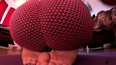 Tiny Yoga Instructor Smushed VR Porn Video VRPorn