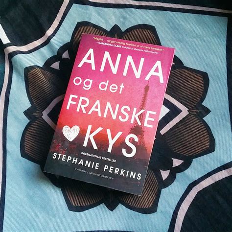 Bøgernes Univers Lige Nu Læser Jeg 1 En Hyggelig Og Romantisk Historie