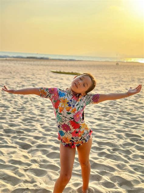 H Anh T Tin Di N Bikini Khoe B Ng B U Th Ng