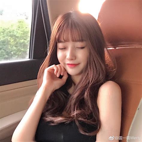 Hot girl Trung Quốc và màn vịt hóa thiên nga gây sốt