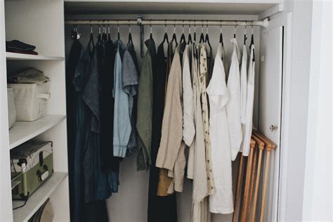 create  minimalist wardrobe   tiny house