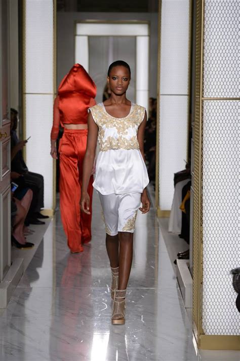 Aos Anos Naomi Campbell Estrela De Desfile De Lingerie Movenot Cias