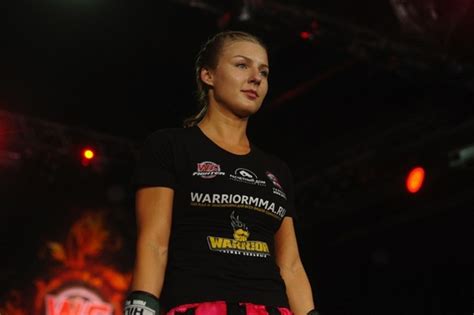 Ngắm nhà nữ vô địch Muay Thái xinh như hot girl