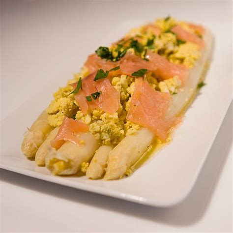 Asperges à la Flamande met gerookte zalm in 2024 Gezonde asperges