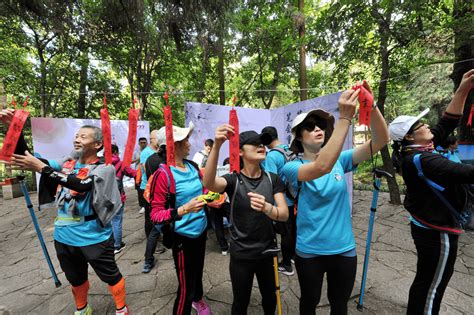 重阳节 市民游客上金华山登高祈福浙江在线金华频道