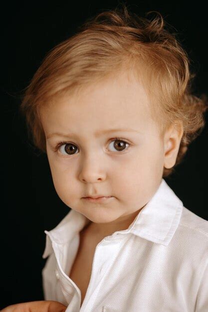 premium photo portret copil frumos cu par blond