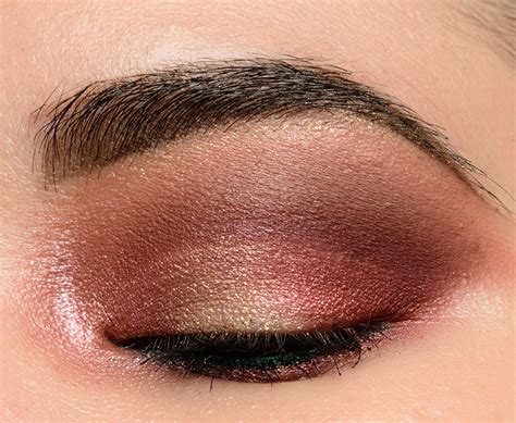 Huda Beauty Naughty Nude Eyeshadow Palette Review Swatches