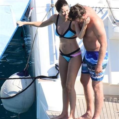 8 Hot Sexy Basak Dizer Bikini Pics