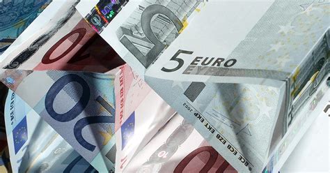 apakah sebab  sebalik kejatuhan matawang euro eurusd  jatuh  pip