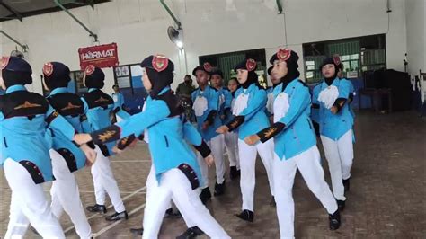 Paskibra Smpn 7 Surabaya Di Lkbb Hormat At Sma Sejahtera Surayaba Youtube