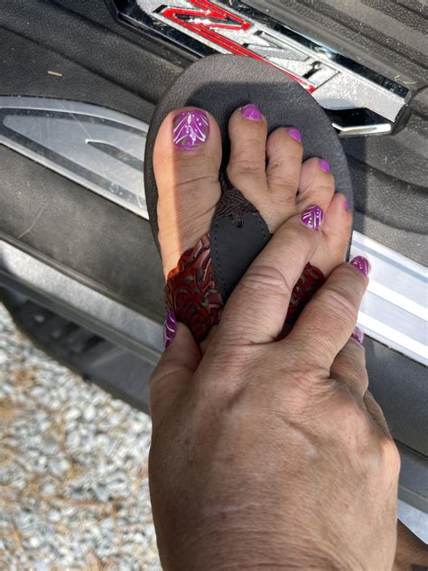 Love my purple toes : r/FemaleFlipFlops