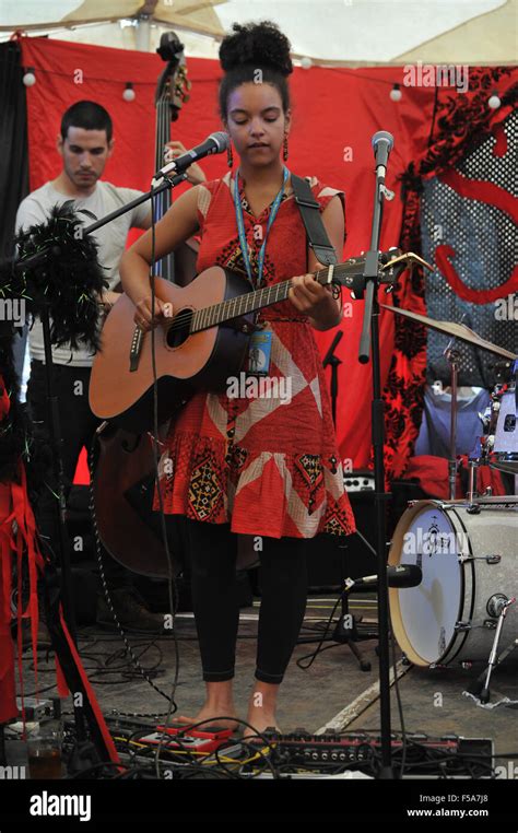 Hot Sexy Kizzy Crawford Bikini Pics