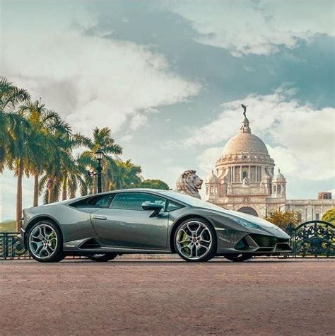 lamborghini huracan standing infront  victoria memorial india